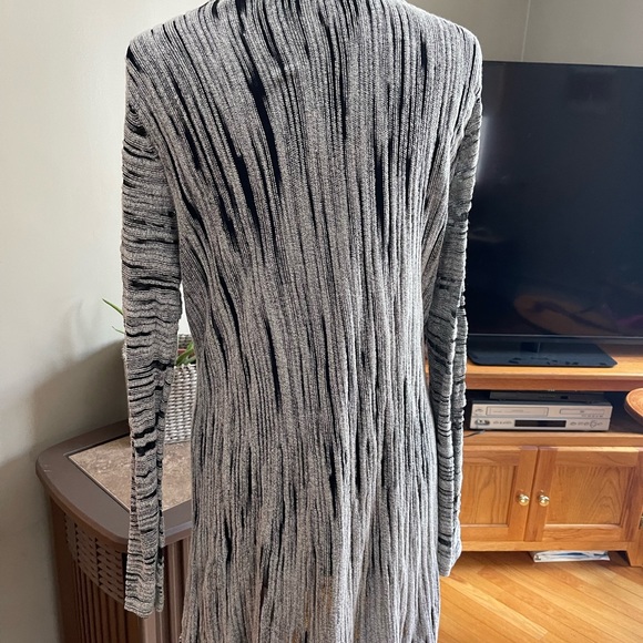 Nick and Zoe black and white cardigan unique material. - Picture 3 of 9